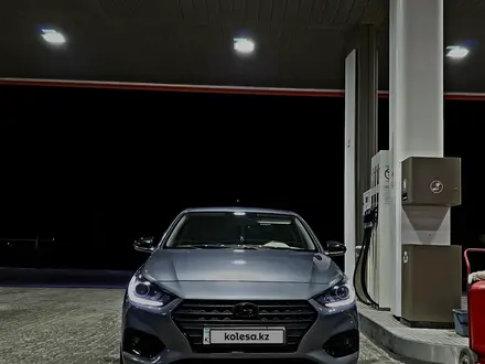Hyundai Accent 2017 года за 6 500 000 тг. в Актау – фото 2
