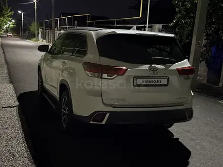 Toyota Highlander 2019 года за 16 900 000 тг. в Алматы – фото 4