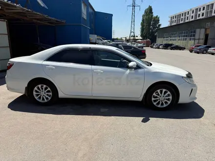 Toyota Camry 2016 года за 9 500 000 тг. в Семей – фото 4
