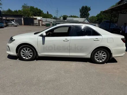 Toyota Camry 2016 года за 9 500 000 тг. в Семей – фото 2