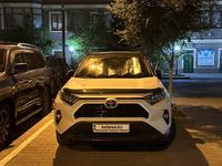 Toyota RAV4 2021 годаfor19 000 000 тг. в Атырау