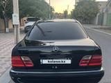 Mercedes-Benz E 320 1996 годаүшін2 800 000 тг. в Актау – фото 4