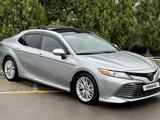 Toyota Camry 2020 года за 13 500 000 тг. в Актау – фото 2