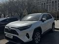 Toyota RAV4 2022 года за 18 800 000 тг. в Астана – фото 2