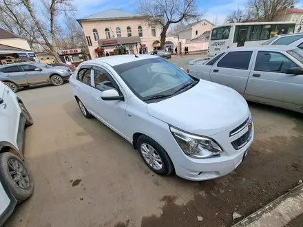 Chevrolet Cobalt 2023 года за 6 490 000 тг. в Уральск – фото 2