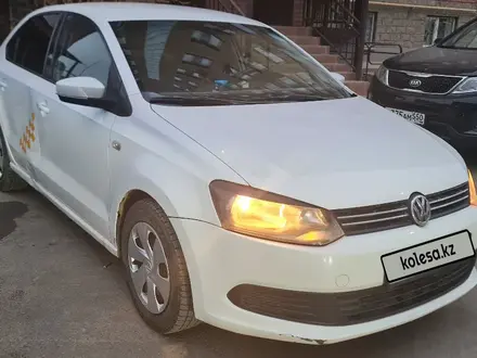 Volkswagen Polo 2014 года за 4 500 000 тг. в Атырау – фото 2