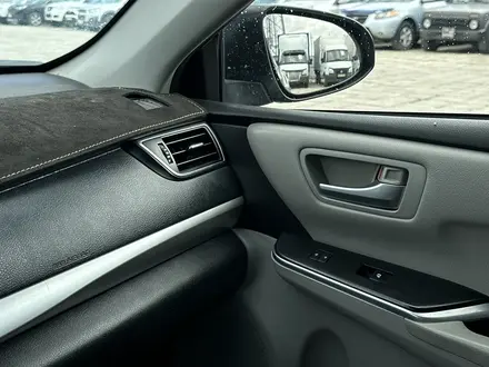 Toyota Camry 2014 года за 7 900 000 тг. в Атырау – фото 24