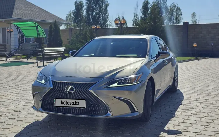 Lexus ES 250 2019 года за 22 000 000 тг. в Атырау