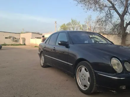 Mercedes-Benz E 280 1999 года за 3 000 000 тг. в Алматы – фото 2
