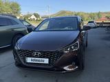 Hyundai Accent 2022 года за 7 300 000 тг. в Усть-Каменогорск
