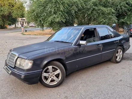 Mercedes-Benz E 220 1992 года за 1 800 000 тг. в Тараз – фото 2