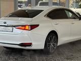 Lexus ES 250 Progressive 2022 года за 22 500 000 тг. в Алматы – фото 4