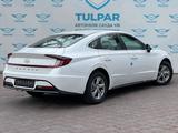 Hyundai Sonata 2022 года за 14 660 000 тг. в Алматы – фото 4