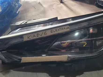 Фары комплект на Kia EV6 за 10 000 тг. в Шымкент
