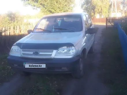 Chevrolet Niva 2004 года за 1 350 000 тг. в Щучинск – фото 2