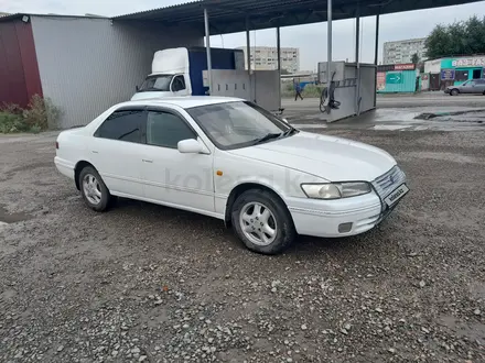 Toyota Camry 1998 года за 2 900 000 тг. в Семей – фото 2