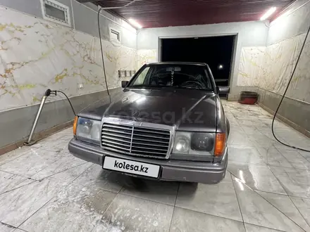 Mercedes-Benz E 230 1990 года за 1 500 000 тг. в Караганда