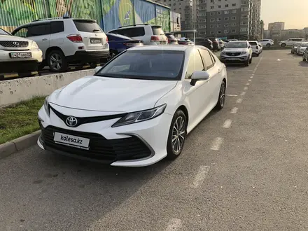 Toyota Camry 2022 года за 16 000 000 тг. в Алматы – фото 2