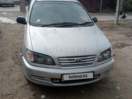 Toyota Ipsum 1996 года за 3 000 000 тг. в Алматы