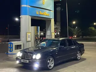 Mercedes-Benz E 320