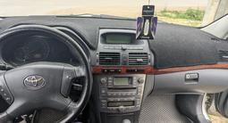 Toyota Avensis 2004 года за 3 500 000 тг. в Караганда – фото 2