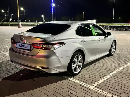 Toyota Camry 2019 года за 13 700 000 тг. в Актобе – фото 5