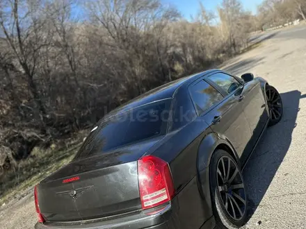 Chrysler 300C 2005 года за 8 000 000 тг. в Алматы – фото 2