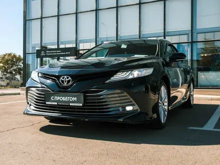 Toyota Camry 2018 года за 13 490 000 тг. в Актау – фото 2