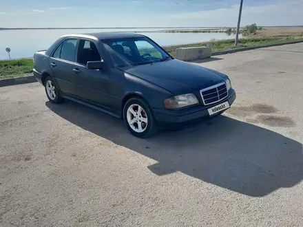 Mercedes-Benz C 230 1997 года за 1 300 000 тг. в Кокшетау – фото 2