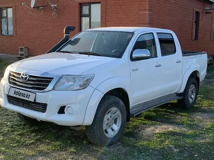 Toyota Hilux 2013 года за 8 000 000 тг. в Актобе