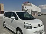 Toyota Voxy 2008 года за 5 500 000 тг. в Актау – фото 2
