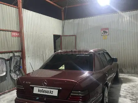 Mercedes-Benz E 220 1994 года за 1 800 000 тг. в Тараз – фото 6