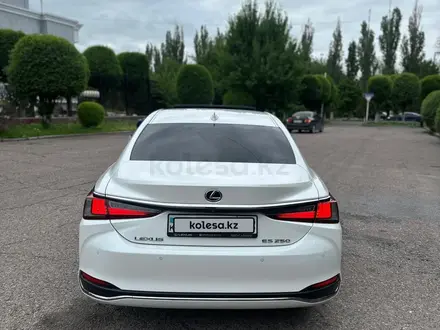 Lexus ES 250 2018 года за 21 200 000 тг. в Астана – фото 18