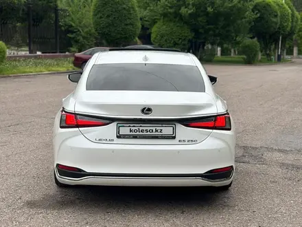 Lexus ES 250 2018 года за 21 200 000 тг. в Астана – фото 7