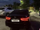 Toyota Camry 2019 года за 12 200 000 тг. в Актобе – фото 4