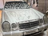 Mercedes-Benz E 200 1998 года за 1 900 000 тг. в Актобе – фото 5