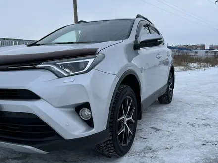 Toyota RAV4 2016 года за 11 900 000 тг. в Петропавловск – фото 13