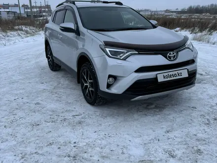 Toyota RAV4 2016 года за 11 900 000 тг. в Петропавловск – фото 2