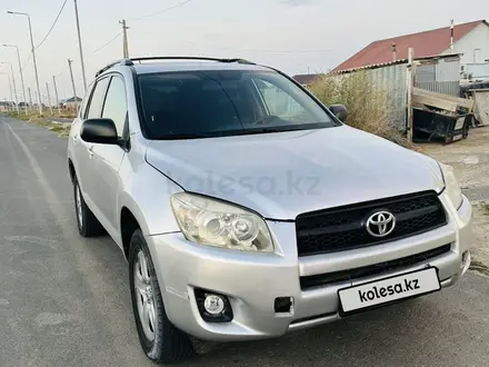 Toyota RAV4 2012 года за 9 000 000 тг. в Атырау – фото 2