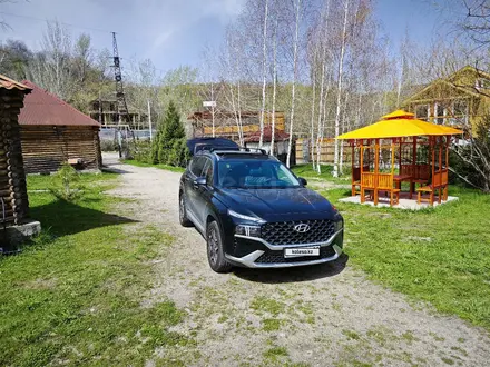 Hyundai Santa Fe 2023 года за 19 000 000 тг. в Алматы