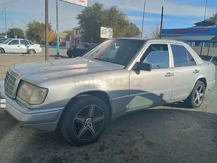 Mercedes-Benz E 220 1993 года за 1 900 000 тг. в Кызылорда