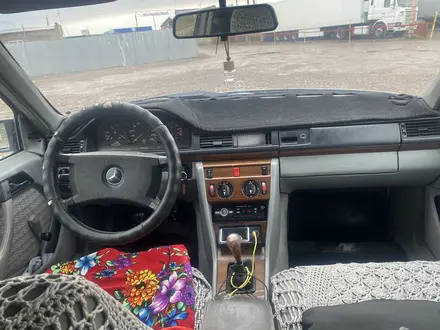 Mercedes-Benz E 230 1991 года за 900 000 тг. в Мерке – фото 4