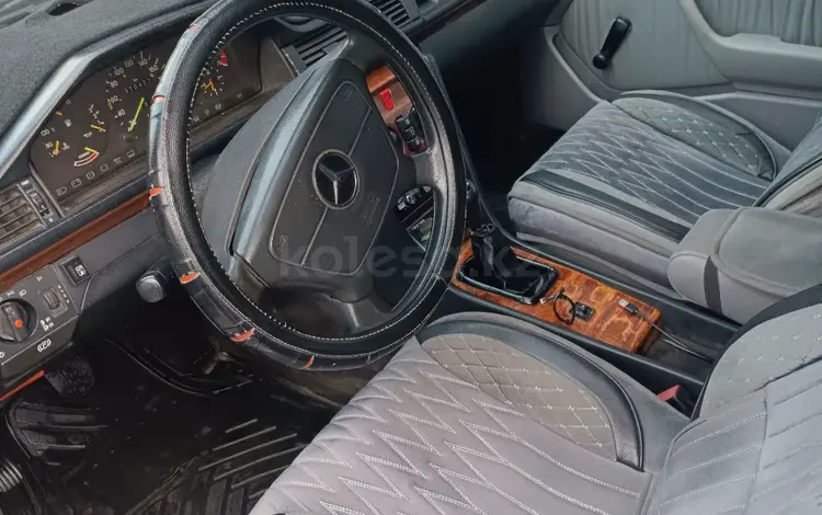 Mercedes-Benz E 220 1992 года за 2 100 000 тг. в Шымкент