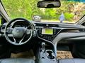 Toyota Camry 2021 года за 16 500 000 тг. в Шымкент – фото 2
