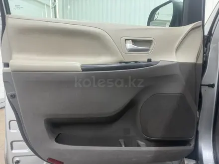 Toyota Sienna 2017 года за 12 128 400 тг. в Астана – фото 15