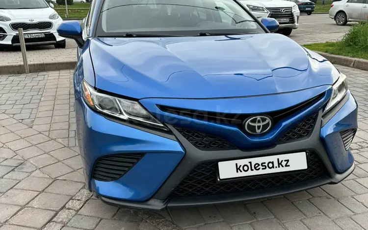 Toyota Camry 2019 года за 10 800 000 тг. в Алматы