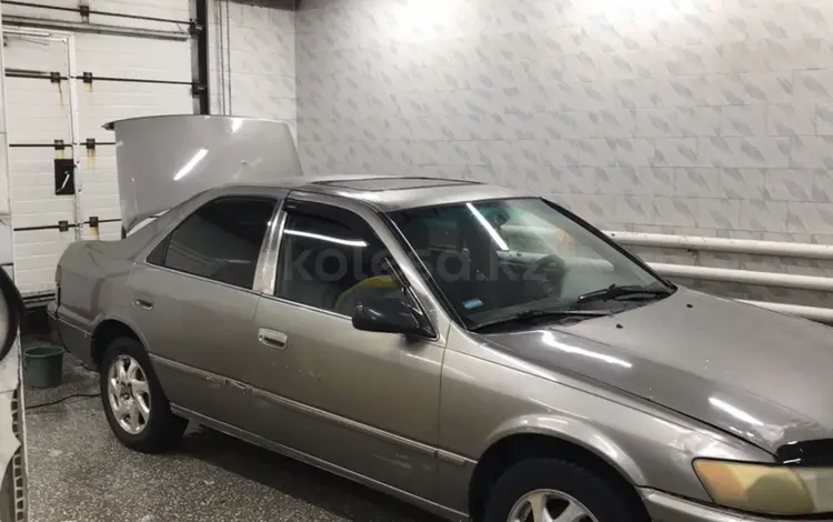 Toyota Camry 1998 годаүшін1 800 000 тг. в Семей