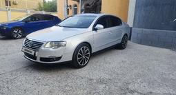 Volkswagen Passat 2006 года за 3 000 000 тг. в Шымкент – фото 2