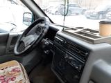 Volkswagen Multivan 1993 года за 4 800 000 тг. в Астана – фото 2