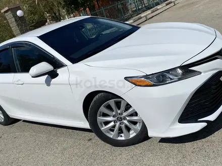 Toyota Camry 2020 года за 11 500 000 тг. в Кульсары – фото 10